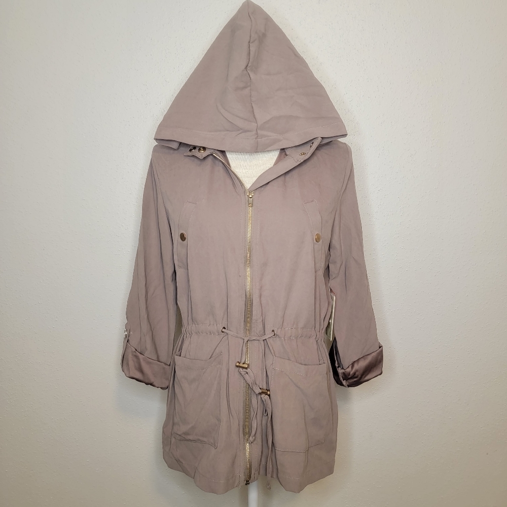 Light brown jacket. - Picture 3 of 13